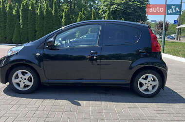 Хэтчбек Peugeot 107 2011 в 