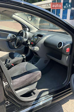 Хэтчбек Peugeot 107 2011 в 