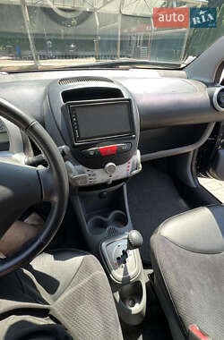 Хэтчбек Peugeot 107 2011 в 