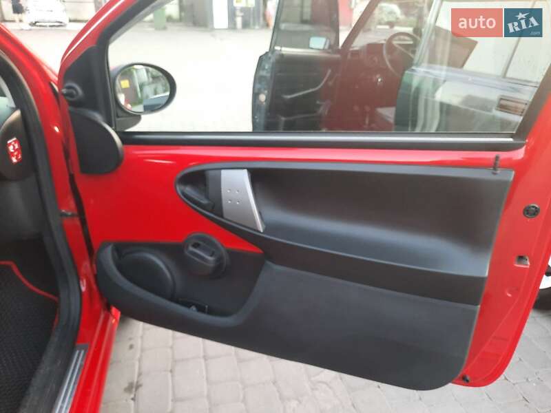 Хетчбек Peugeot 107 2012 в Харкові