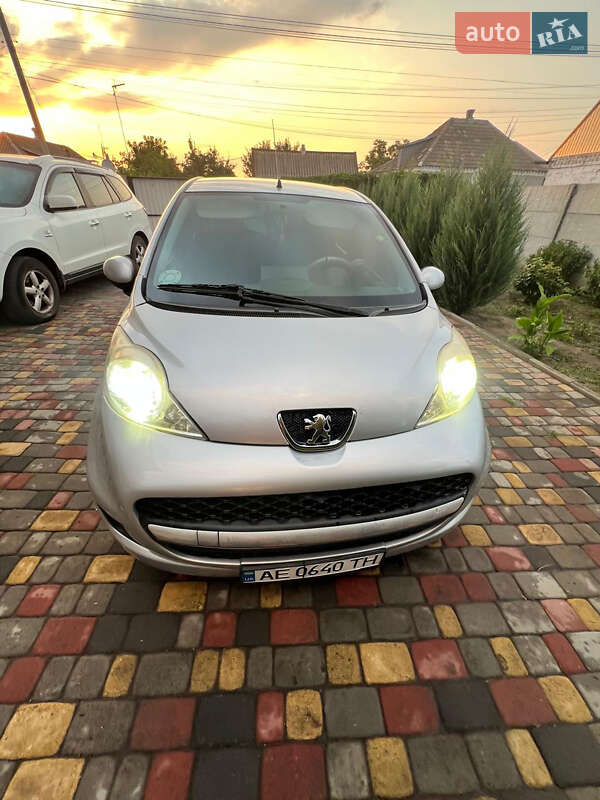 Хэтчбек Peugeot 107 2010 в Днепре