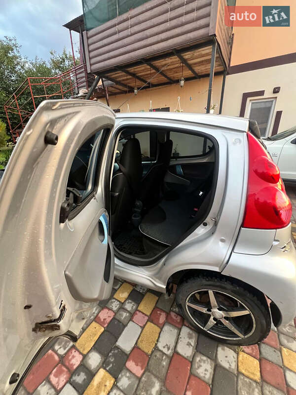 Хэтчбек Peugeot 107 2010 в Днепре