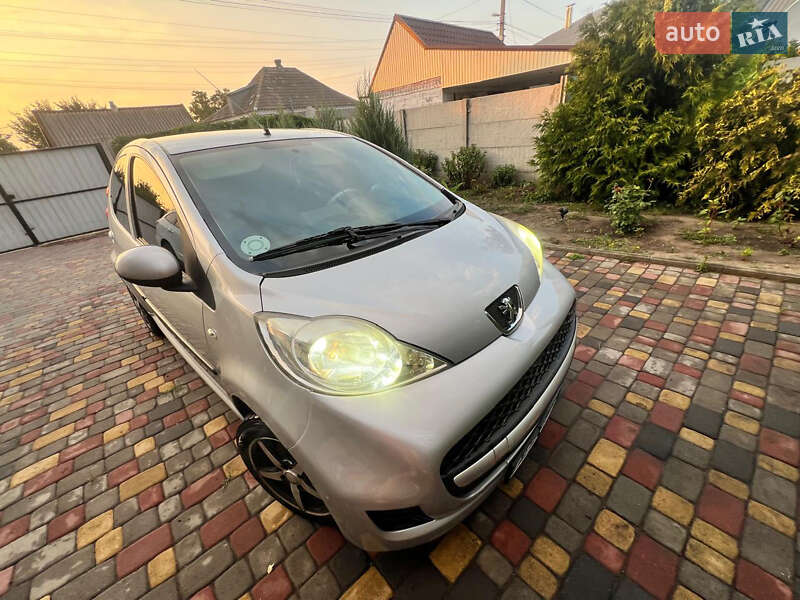 Хэтчбек Peugeot 107 2010 в Днепре