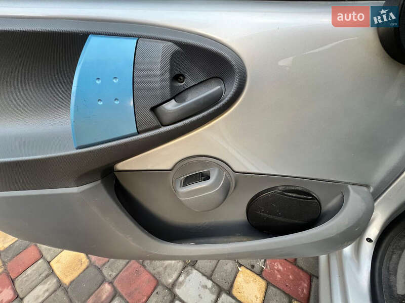 Хэтчбек Peugeot 107 2010 в Днепре