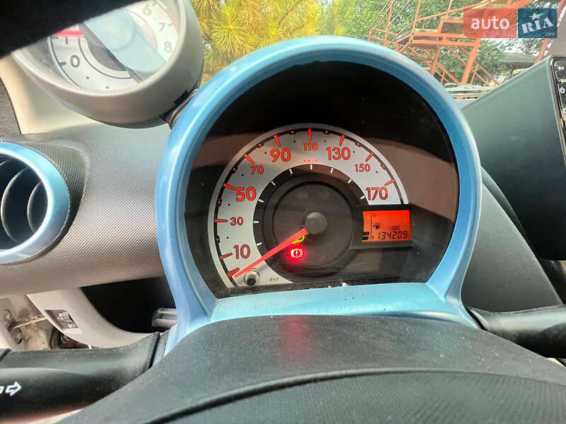 Хэтчбек Peugeot 107 2010 в Днепре