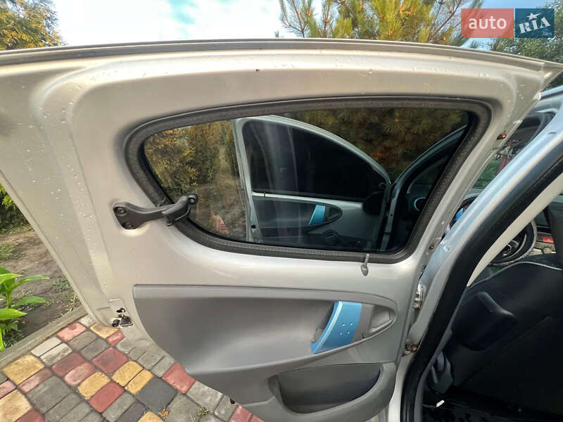 Хэтчбек Peugeot 107 2010 в Днепре