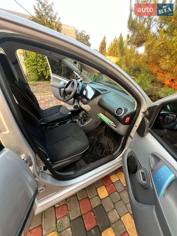 Хэтчбек Peugeot 107 2010 в Днепре