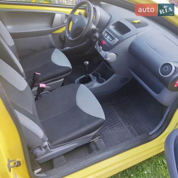 Хэтчбек Peugeot 107 2009 в Киеве