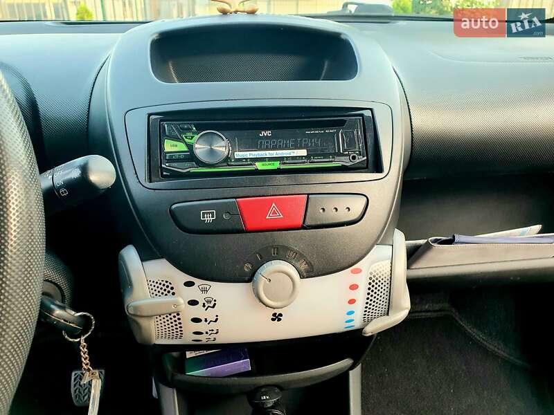 Хетчбек Peugeot 107 2013 в Попільні