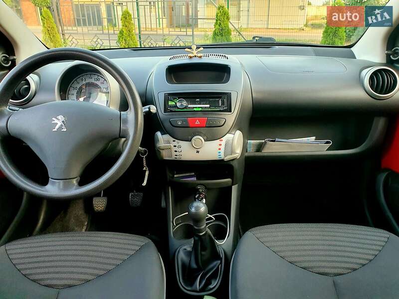Хетчбек Peugeot 107 2013 в Попільні