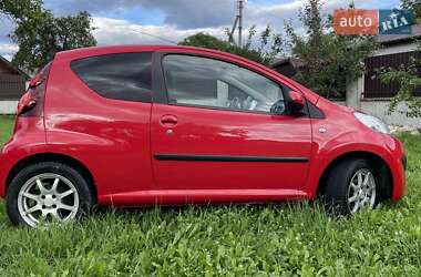 Хетчбек Peugeot 107 2012 в 