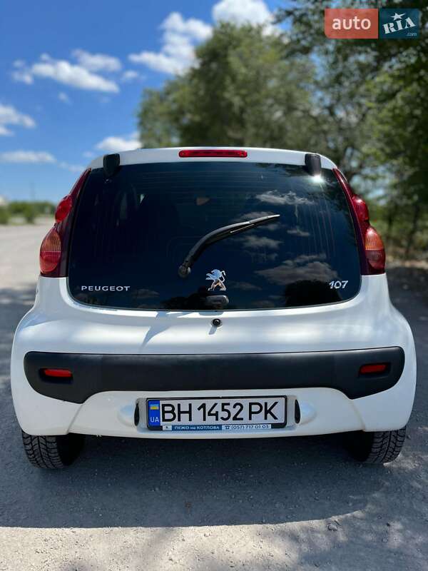 Хетчбек Peugeot 107 2012 в Вільногірську