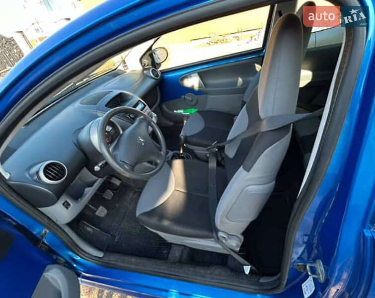 Хэтчбек Peugeot 107 2009 в Благовещенском