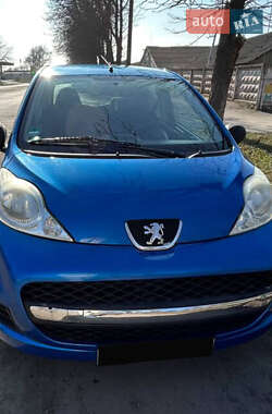 Хэтчбек Peugeot 107 2009 в Благовещенском