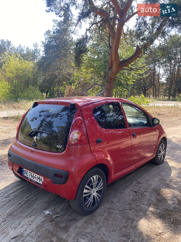 Хетчбек Peugeot 107 2008 в Дніпрі