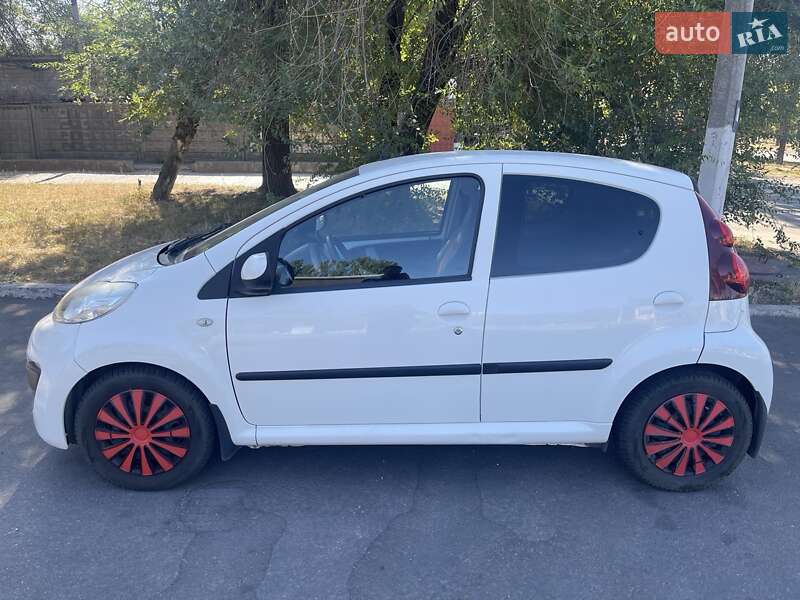 Хетчбек Peugeot 107 2013 в Кривому Розі