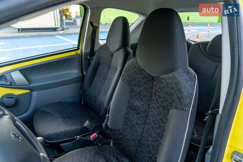 Хетчбек Peugeot 107 2010 в Києві