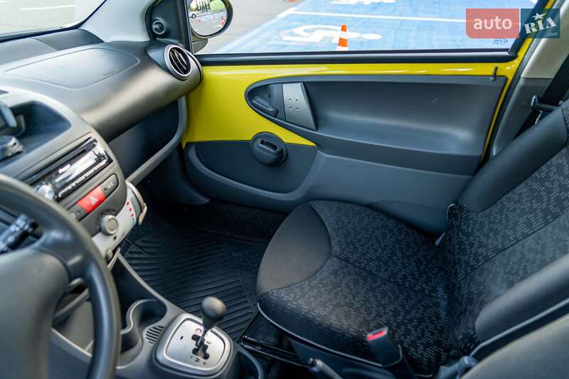 Хетчбек Peugeot 107 2010 в Києві