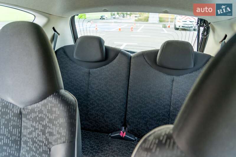 Хетчбек Peugeot 107 2010 в Києві