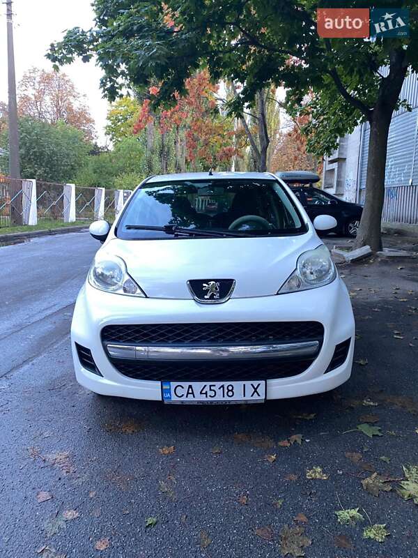 Хэтчбек Peugeot 107 2011 в Киеве