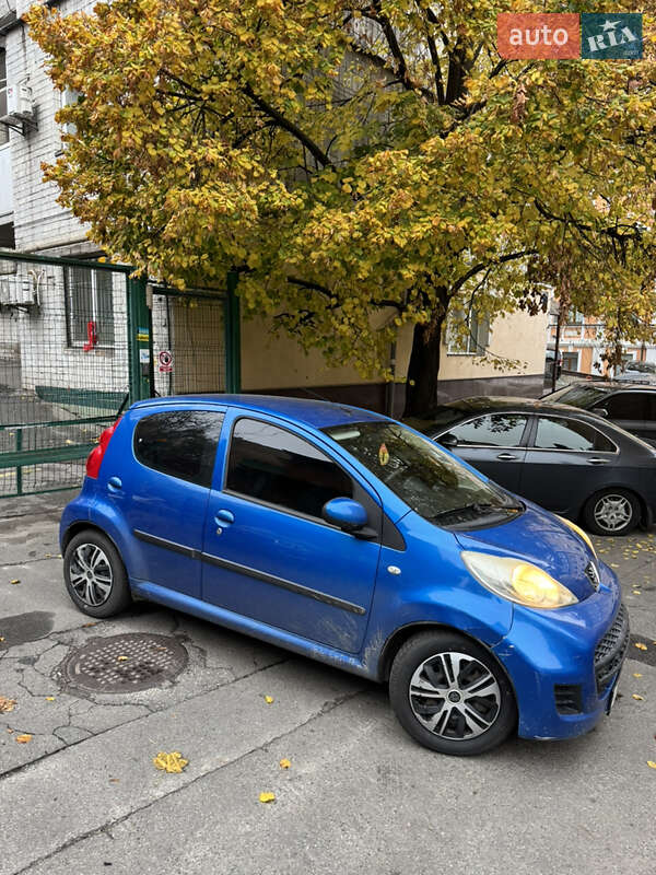 Хэтчбек Peugeot 107 2010 в Киеве
