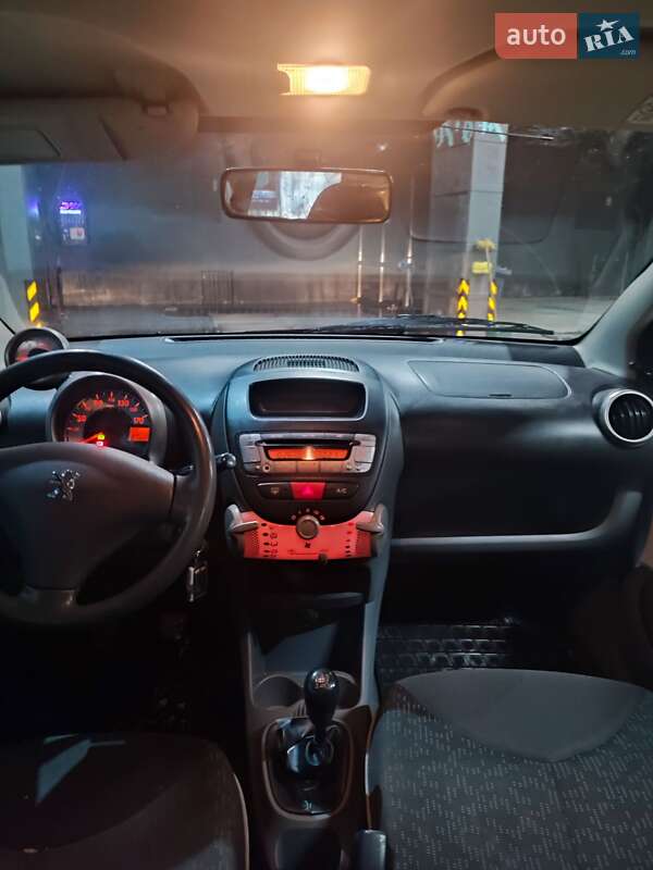 Хетчбек Peugeot 107 2011 в Самборі