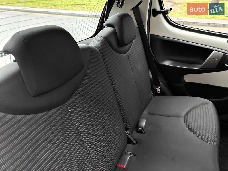 Хэтчбек Peugeot 107 2013 в Киеве