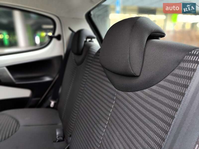 Хэтчбек Peugeot 107 2013 в Киеве