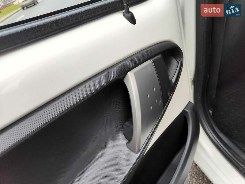 Хэтчбек Peugeot 107 2013 в Киеве