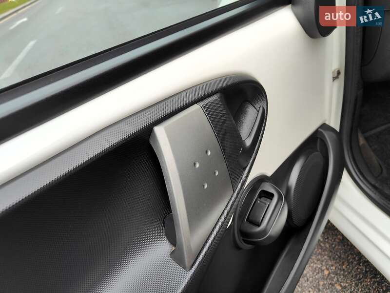 Хэтчбек Peugeot 107 2013 в Киеве