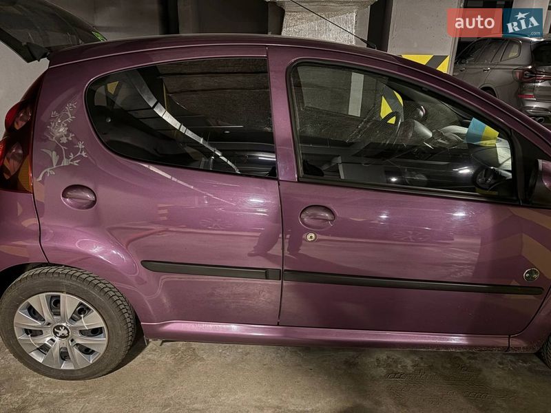 Хэтчбек Peugeot 107 2013 в Киеве