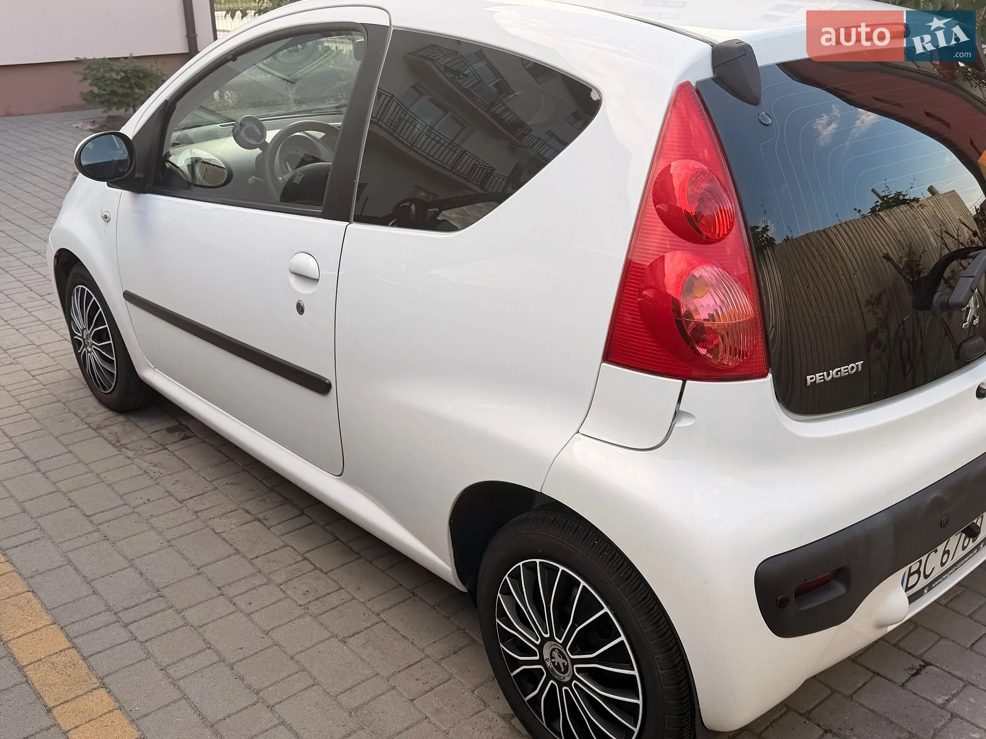 2010 Peugeot 107 - мініатюра 4