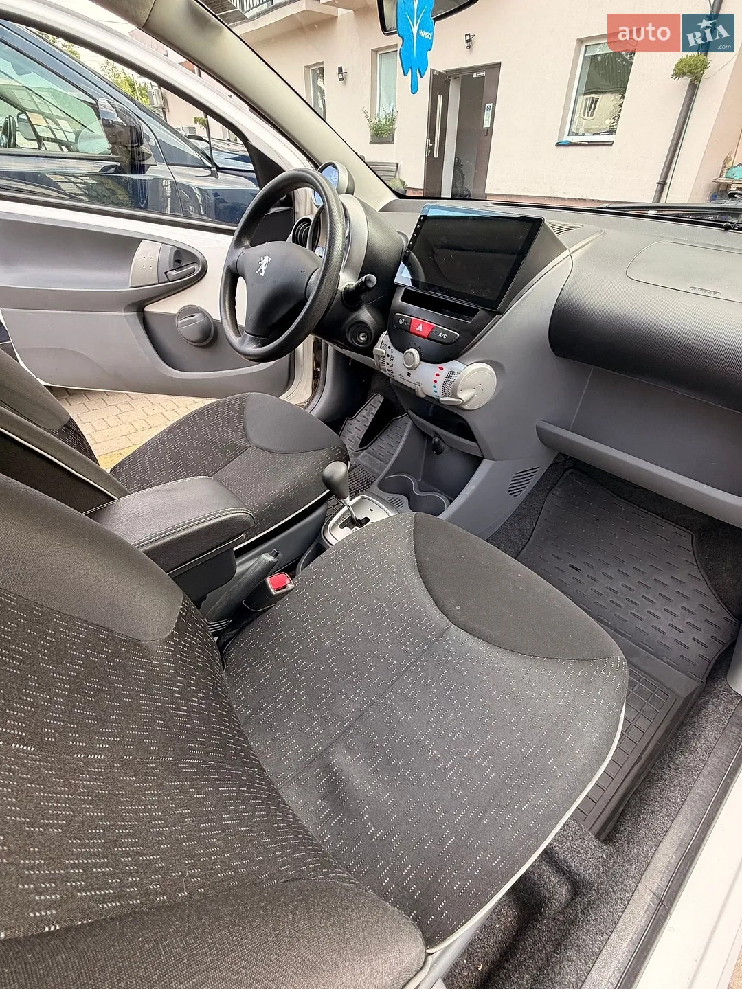 2010 Peugeot 107 - мініатюра 16