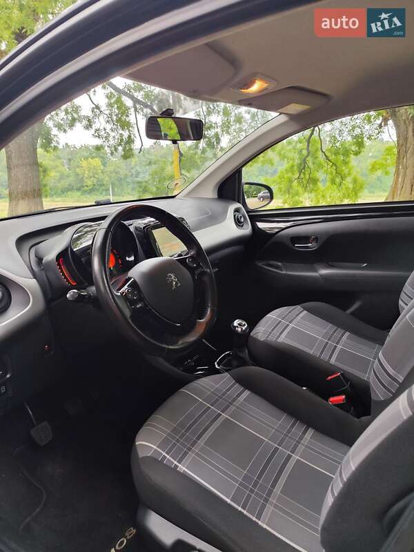 Хетчбек Peugeot 108 2016 в Ужгороді