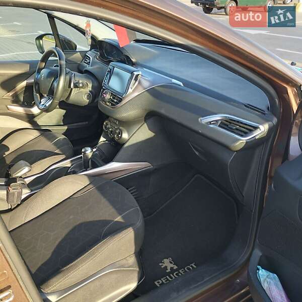 Позашляховик / Кросовер Peugeot 2008 2014 в Львові