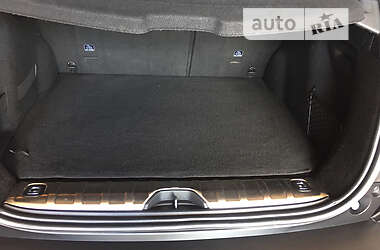 Позашляховик / Кросовер Peugeot 2008 2017 в 
