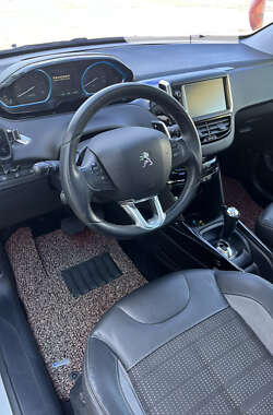 Внедорожник / Кроссовер Peugeot 2008 2015 в 