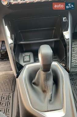 Внедорожник / Кроссовер Peugeot 2008 2021 в 