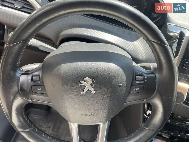 Позашляховик / Кросовер Peugeot 2008 2017 в Запоріжжі