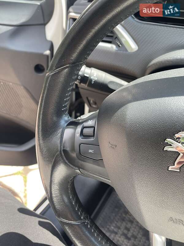 Позашляховик / Кросовер Peugeot 2008 2017 в Запоріжжі