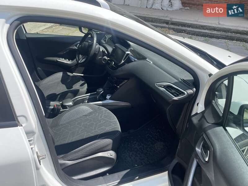 Позашляховик / Кросовер Peugeot 2008 2017 в Запоріжжі