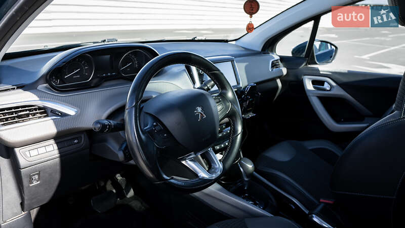 Позашляховик / Кросовер Peugeot 2008 2016 в Львові