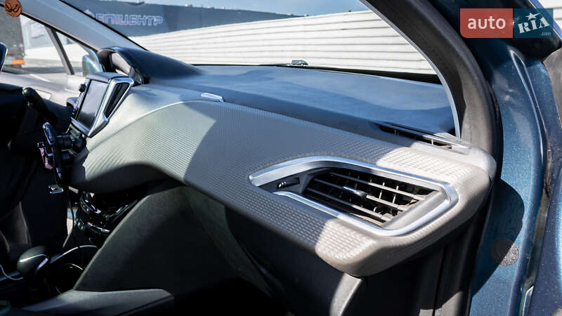 Позашляховик / Кросовер Peugeot 2008 2016 в Львові