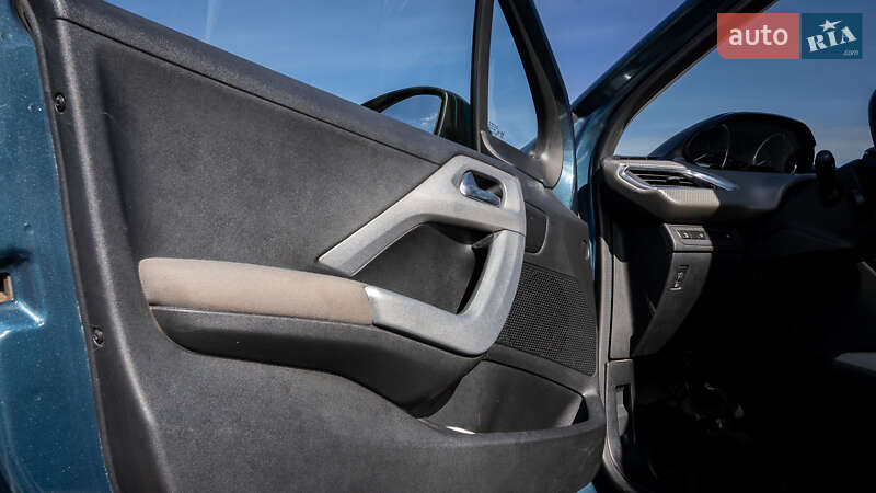 Позашляховик / Кросовер Peugeot 2008 2016 в Львові