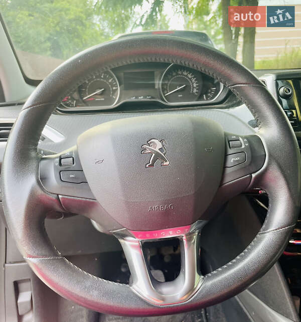 Позашляховик / Кросовер Peugeot 2008 2017 в Львові