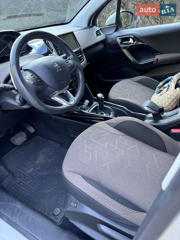 Позашляховик / Кросовер Peugeot 2008 2015 в Полтаві