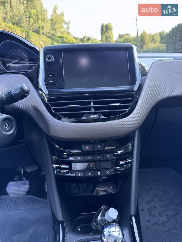 Позашляховик / Кросовер Peugeot 2008 2015 в Полтаві