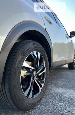 Внедорожник / Кроссовер Peugeot 2008 2022 в 
