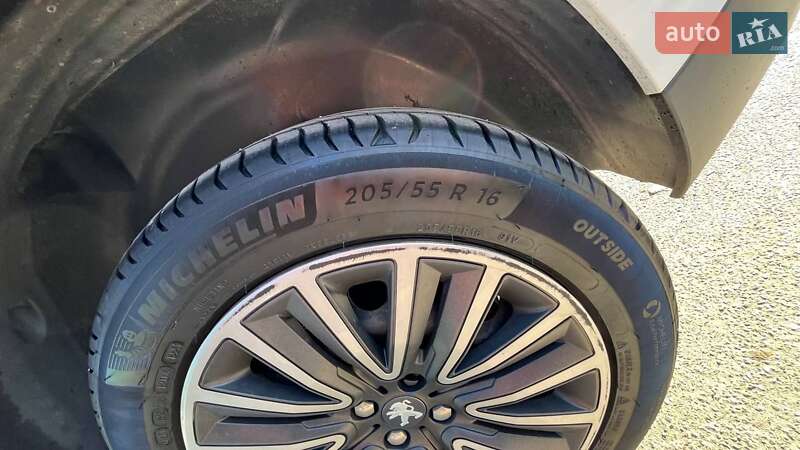 Позашляховик / Кросовер Peugeot 2008 2019 в Києві