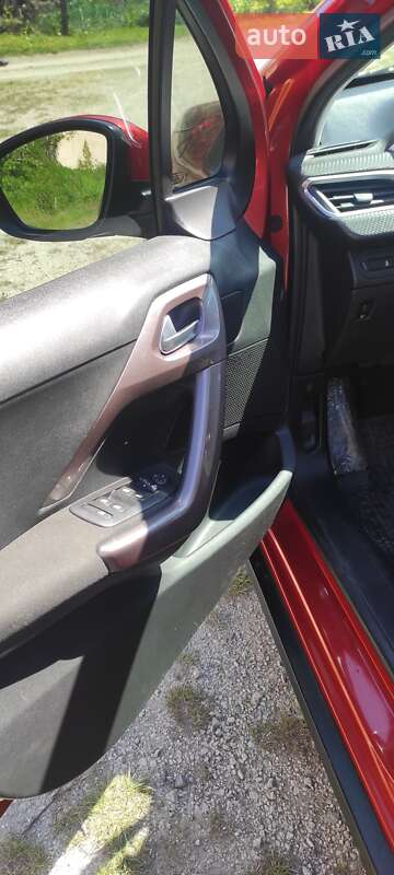 Позашляховик / Кросовер Peugeot 2008 2014 в Підволочиську